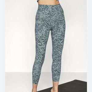 Athleta Women’s Salutation Stash Pocket ll Print Leggings Blue Grey Sz S 981709